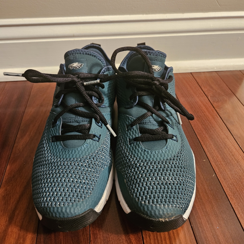 Nike Air Max Typha 2 Philadelphia Eagles NFL Shoes AR0504-300 Men Size 8M. GUC!!
